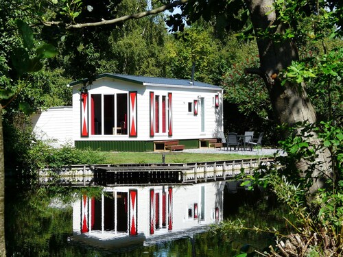 Comfortable Chalet With Nice Terrace at the Water