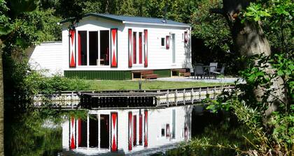 Comfortable Chalet With Nice Terrace at the Water