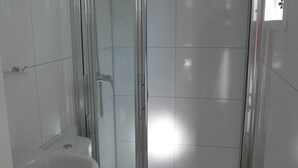 Buồng tắm vòi sen 