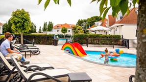 Chalet | Pool | Outdoor pool - Charming Chalet With Dishwasher in Noordwijk (Noordwijk)