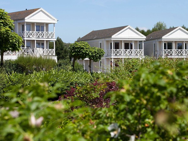 Villa | Exterior - Semi-detached Villa With Microwave Near the Beach (Kamperland)