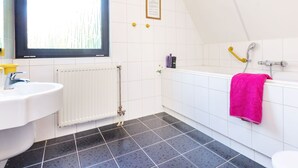 Bungalow | Bathroom | Shower - Comfortable Bungalow With Whirlpool Near the Vrachelse Heide (Oosterhout)