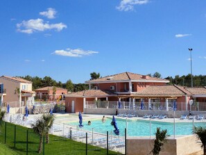 Pool - Comfortable Apartment With Dishwasher in the Provence (Cabries)