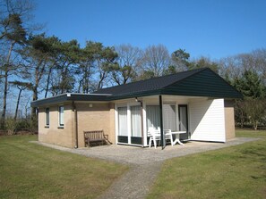 Exterior - Tidy Bungalow With Large Garden, Located in Twente (Denekamp)