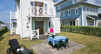 Villa in Cape Helius With Garden Terrace