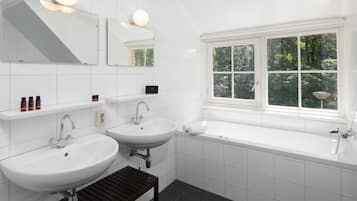 Bungalow | Salle de bain | Douche