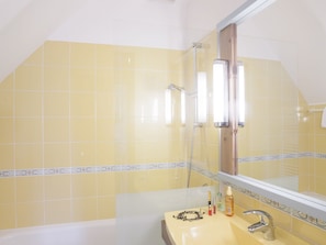 House | Bathroom | Towels - Comfortable House With Dishwasher, Located in Nature Reserve (Fort-Mahon-Plage)