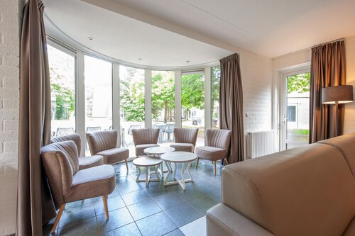 Restyled House with 5 Bathrooms near Vrachelse Heide