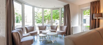 Restyled House with 5 Bathrooms near Vrachelse Heide