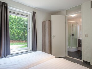 9 bedrooms, individually furnished - Restyled House with 5 Bathrooms near Vrachelse Heide (Oosterhout)