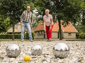 2 slaapkamers, individueel gemeubileerd, babybedden, beddengoed