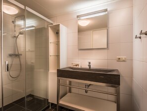 Apartment | Bathroom | Shower - Modern Apartment With a Dishwasher, on Isle Schiermonnikoog (Schiermonnikoog)
