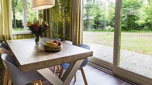 Dining - Garden-view Bungalow With a Fireplace, in the Veluwe (Epe)