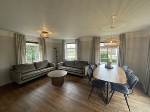 House | Living room - Cozy Furnished House with Garden near Nature Reserve (Bant)