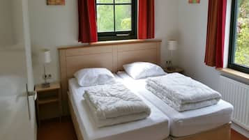 House | 3 bedrooms, individually furnished, Internet, bed sheets