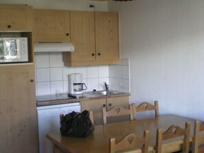 Apartment | Private kitchen - Apartment in Le Village With Balcony (Notre-Dame-de-Bellecombe)