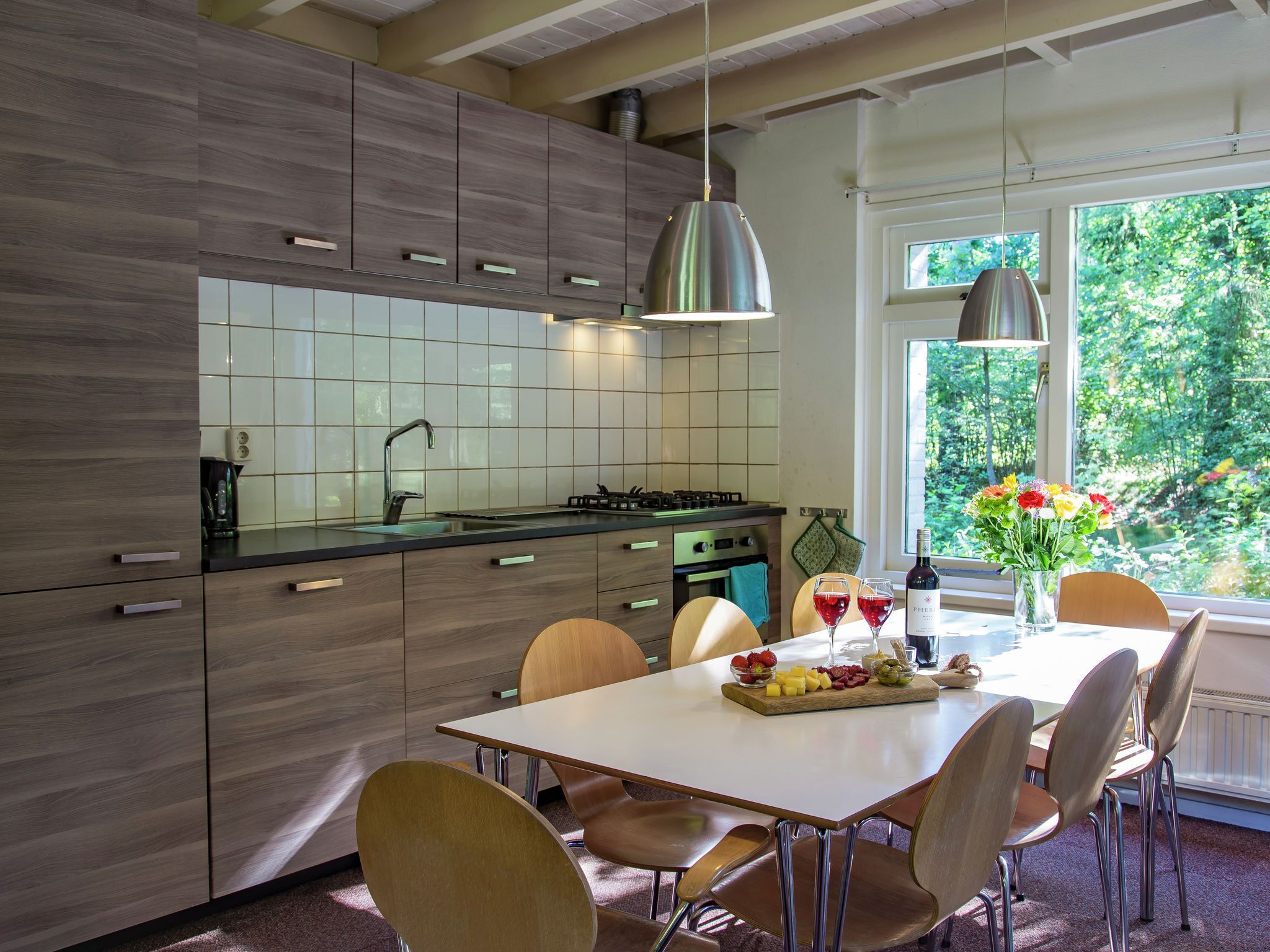 Bungalow | Private kitchen | Coffee/tea maker, fridge, microwave, dishwasher