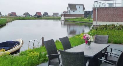 Modern House With a Jetty, Located in Beautiful Giethoorn
