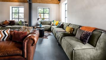 Bungalow | Living area | TV