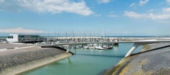 Detached Villa With Four Bathrooms Near the Sea