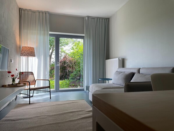 Apartment | Living area | TV - Idyllische Wohnung in der Nahe des Saaler Boddens (Saal)