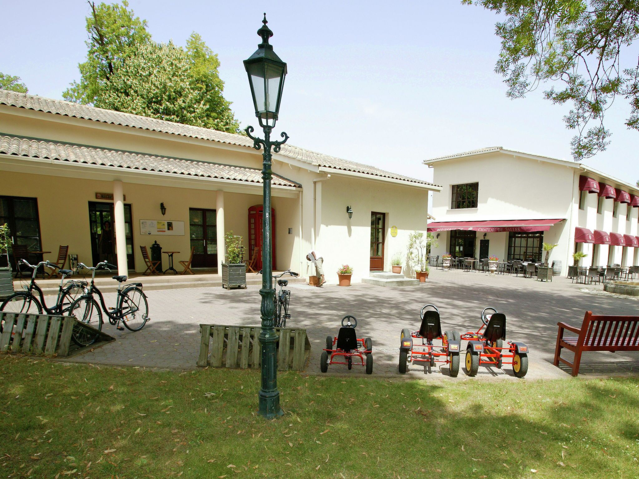 Tempat makan luar
