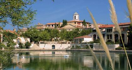 Comfortable Holiday Home in Authentic Provencal Village