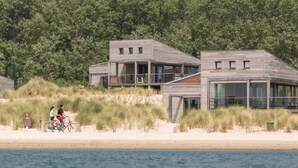 Beach - Luxurious Villa in a Nature Reserve (Ouddorp)