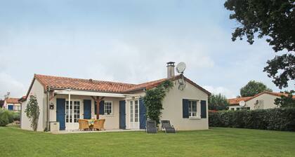 Villa With Garden Near Beautiful Golf Course