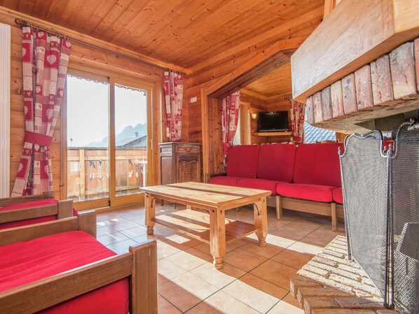 Fireplace, DVD player, MP3 dock - Comfortable Detached House for 14 People at the Lively Les Gets (Les Gets)