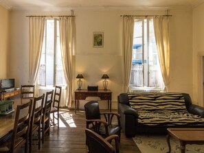 Living room - Cottage in Chaleix Near Forest & Lake (Chalais)