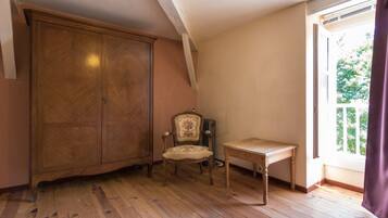 Cottage | 4 bedrooms, individually furnished, bed sheets