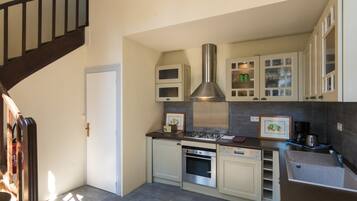 Cottage | Private kitchen | Highchair