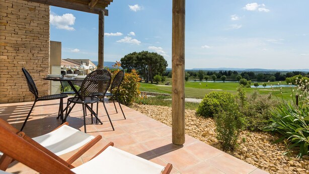 Apartment | Balcony - Charming Apartment With Dishwasher, View at the Golf Course (Saumane-de-Vaucluse)