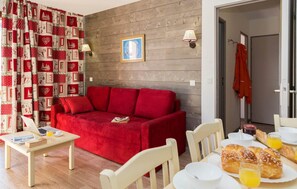 Living room - Apartment in Valmeinier With Valley Views (Valmeinier)