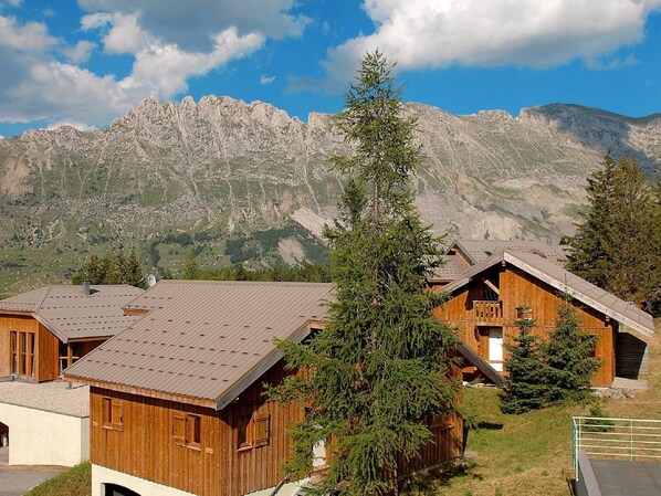 Exterior - Spacious Alpine Chalet (Le Dévoluy)