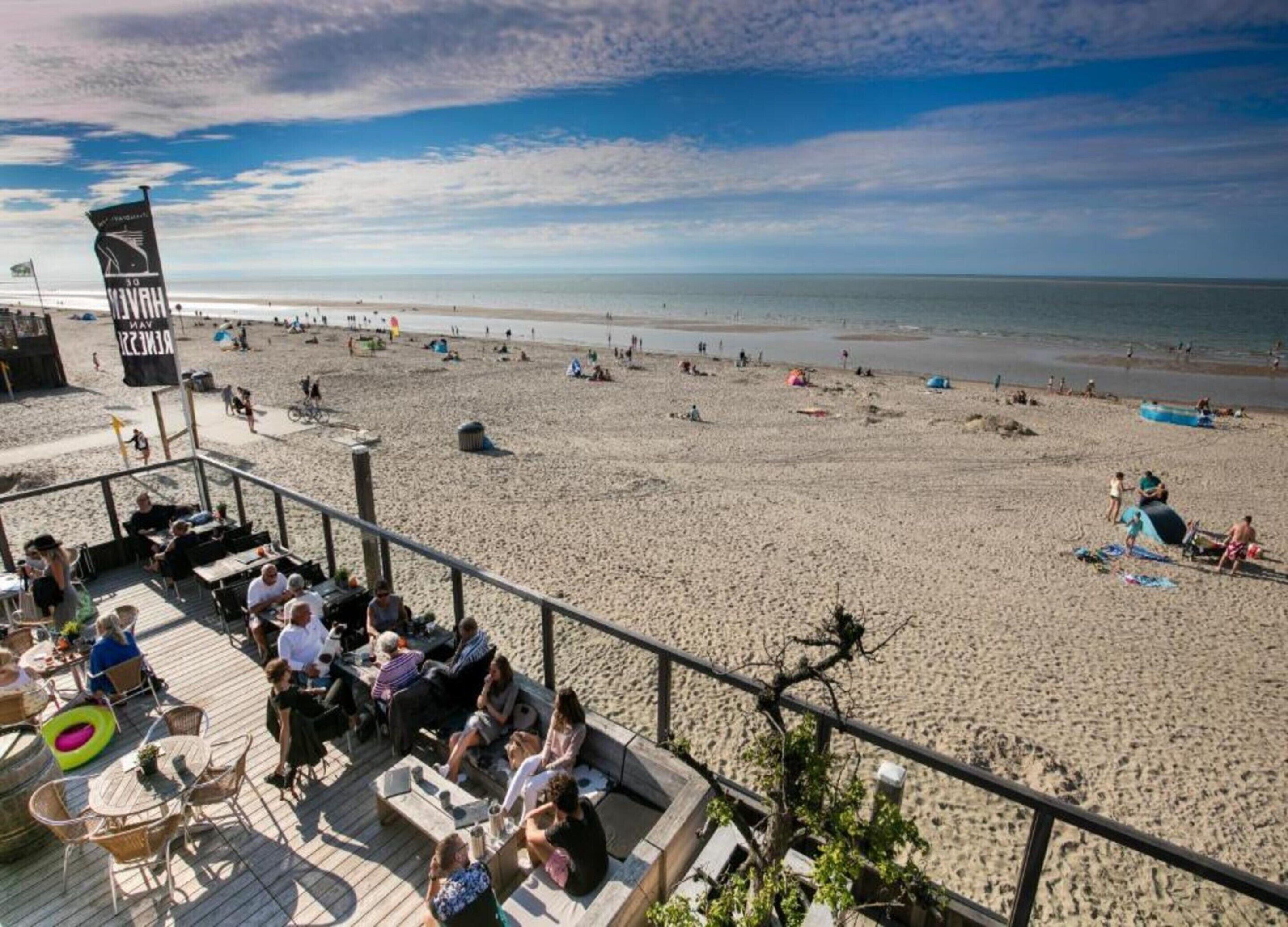 House | Pemandangan dari hartanah