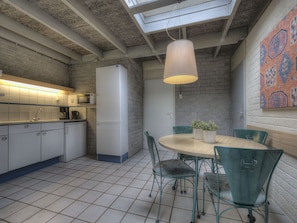 Dining - Well Furnished Bungalow with Microwave near Nature Reserve (Weert)