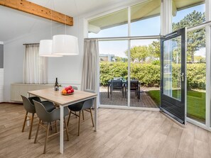 House | Dining - Restyled Bungalow with Dishwasher near Cozy Domburg (Domburg)