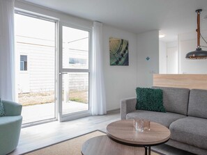 Bungalow | Living room - Lodge in Nieuwvliet Bad Near the Beach (Nieuwvliet)