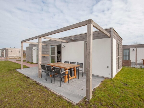 Lodge In Nieuwvliet Bad Near The Beach - Nieuwvliet