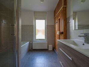 House | Bathroom | Bathtub