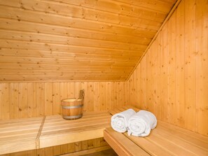 Villa | Property amenity - Luxurious Villa With Pool and Sauna (Weert)