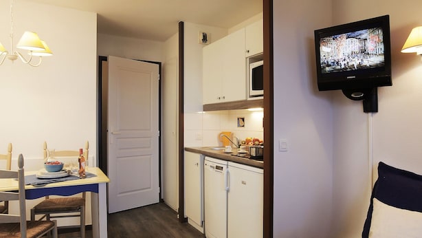 Coffee/tea maker, fridge, dishwasher - Modern Apartment Near the Beginning of Golfde de Morbihan (Arzon)