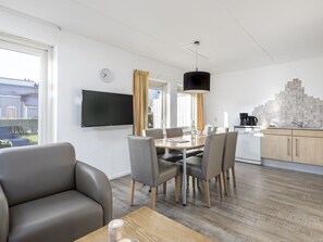 Dining - Comfortable Bungalow With Dishwasher, Near the Beach (Renesse)