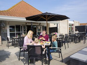 Balcony - Comfortable Bungalow With Dishwasher, Near the Beach (Renesse)