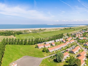 Exterior - Comfortable Bungalow With Dishwasher, Near the Beach (Renesse)