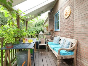 House | Balcony - Cozy Holiday Home in Callantsoog With Private Garden (Callantsoog)