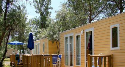 Tranquil Mobile Home in the Quaint, Green Camargue Surroundings