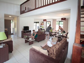 Villa | Living room - Nice Apartment With Wifi Located 2.5 km. From the Beach (Messanges)